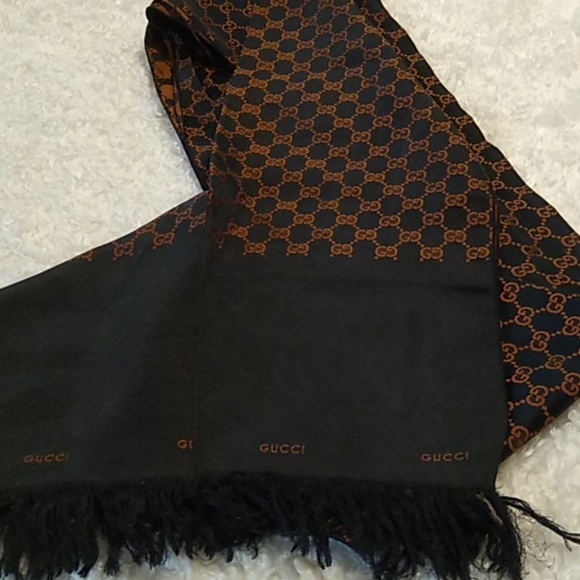 Vintage GUCCI 💯 Pure silk AUTH monogram scarf and a dust bag. - Picture 4 of 15